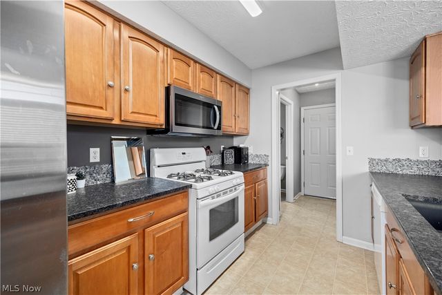 27226 S Emerald Oval, Olmsted Twp, OH 44138