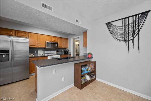 27226 S Emerald Oval, Olmsted Twp, OH 44138