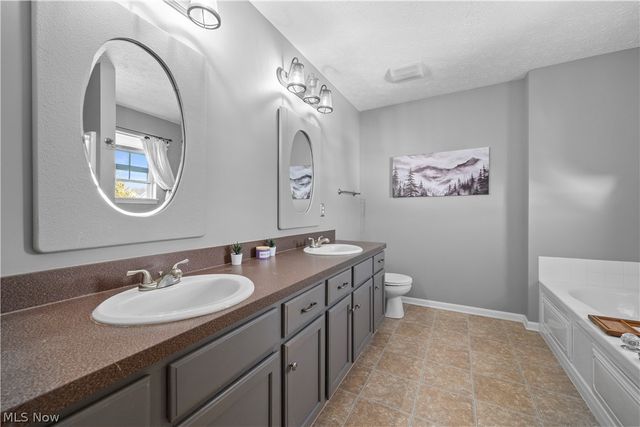 27226 S Emerald Oval, Olmsted Twp, OH 44138