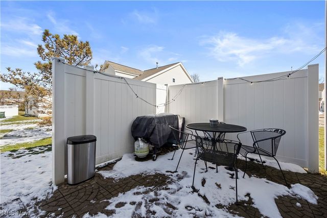 27226 S Emerald Oval, Olmsted Twp, OH 44138