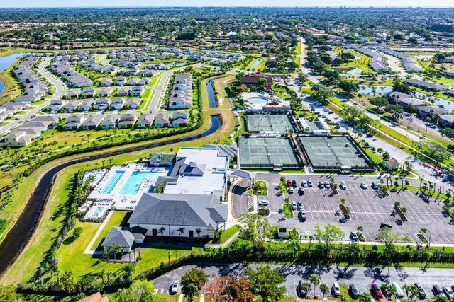 13921 Royal Palm Court B, Delray Beach, FL 33484