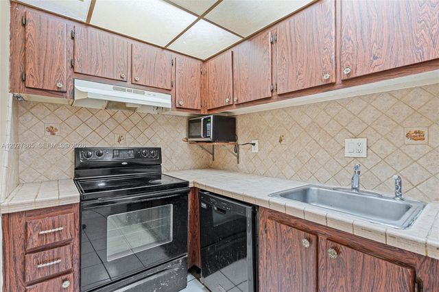 4713 NW 7th St 404-1, Miami, FL 33126