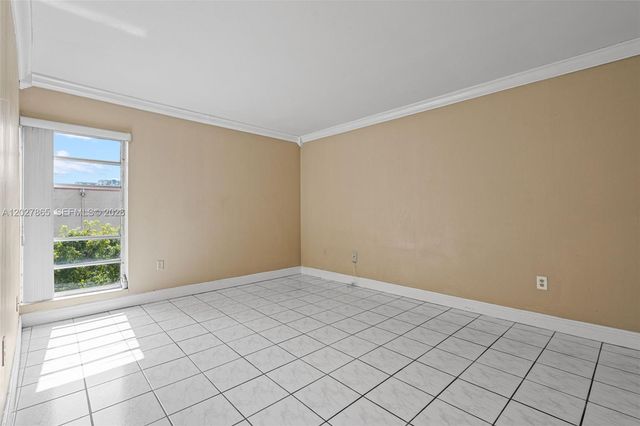 4713 NW 7th St 404-1, Miami, FL 33126
