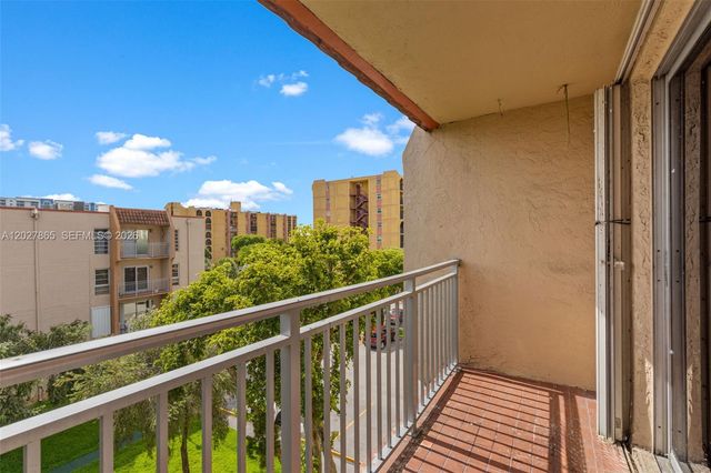 4713 NW 7th St 404-1, Miami, FL 33126