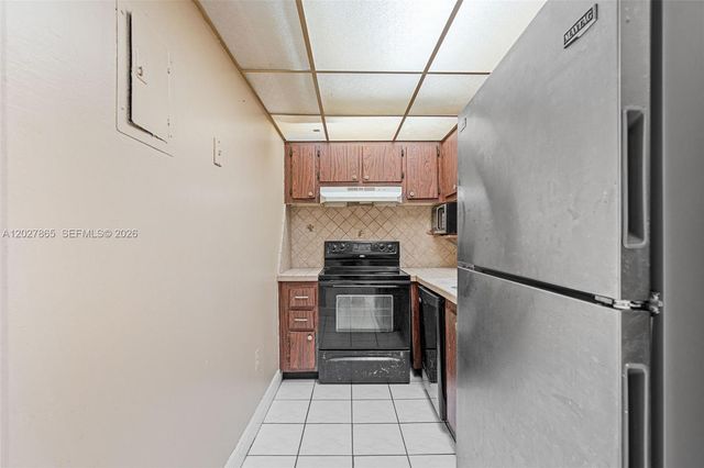 4713 NW 7th St 404-1, Miami, FL 33126