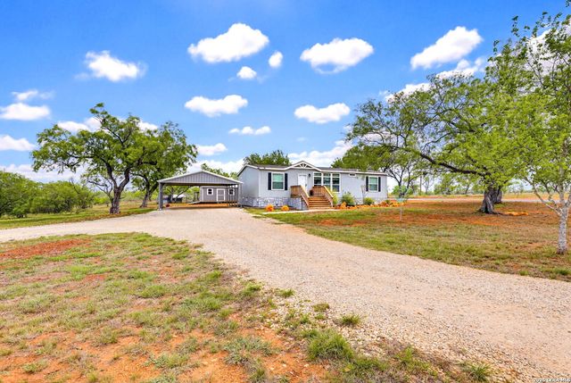 126 COUNTY ROAD 157, Floresville, TX 78114