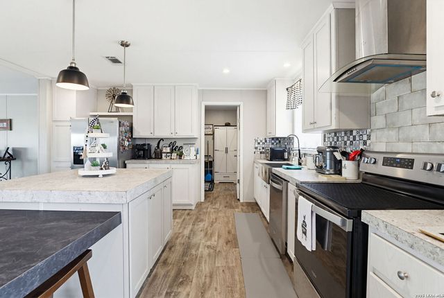 126 COUNTY ROAD 157, Floresville, TX 78114