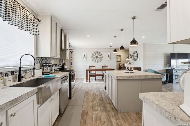 126 COUNTY ROAD 157, Floresville, TX 78114