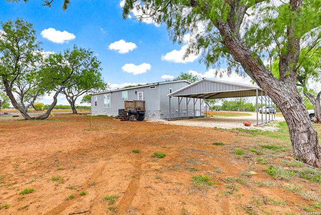 126 COUNTY ROAD 157, Floresville, TX 78114