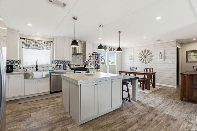 126 COUNTY ROAD 157, Floresville, TX 78114