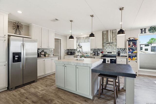 126 COUNTY ROAD 157, Floresville, TX 78114