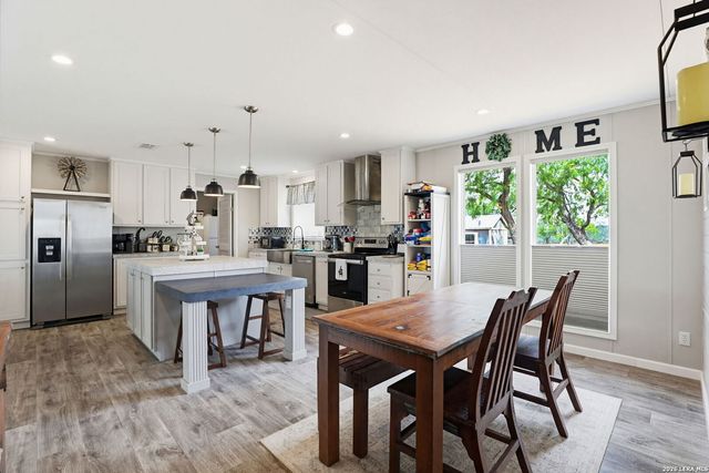 126 COUNTY ROAD 157, Floresville, TX 78114