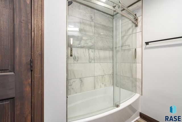 220 N Elm St Street, Lennox, SD 57039