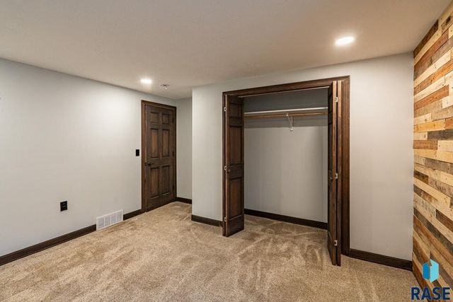 220 N Elm St Street, Lennox, SD 57039