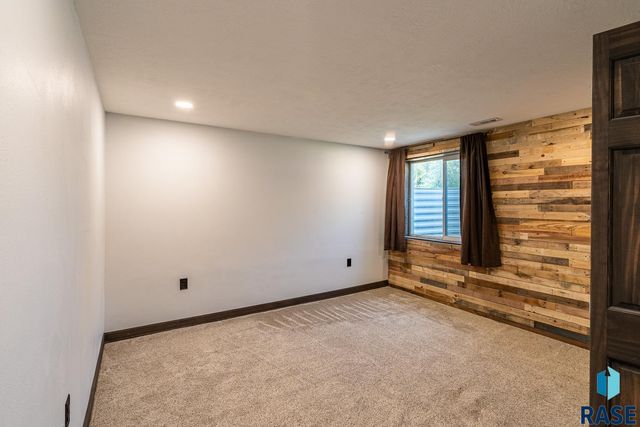 220 N Elm St Street, Lennox, SD 57039