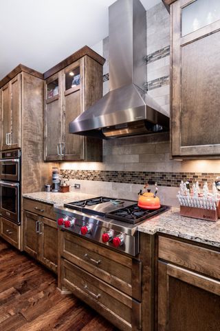 319 50th Place W, West Fargo, ND 58078