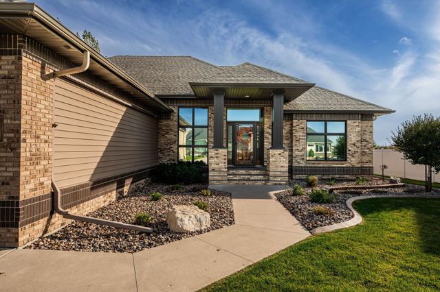 319 50th Place W, West Fargo, ND 58078