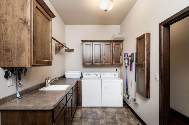 319 50th Place W, West Fargo, ND 58078