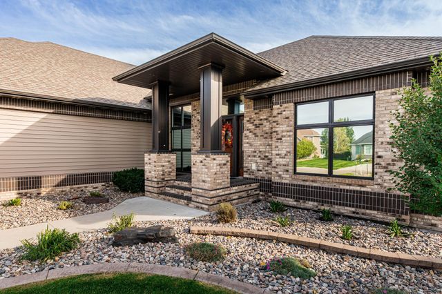 319 50th Place W, West Fargo, ND 58078