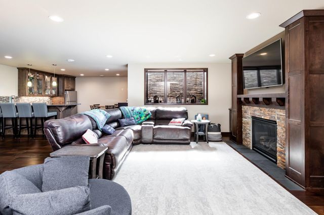 319 50th Place W, West Fargo, ND 58078