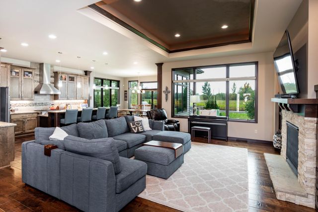 319 50th Place W, West Fargo, ND 58078