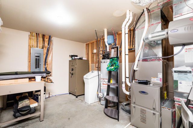 319 50th Place W, West Fargo, ND 58078