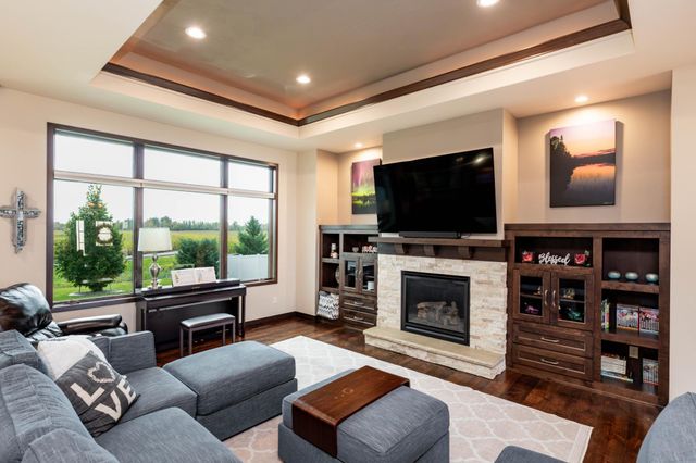 319 50th Place W, West Fargo, ND 58078