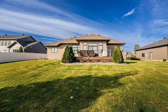 319 50th Place W, West Fargo, ND 58078