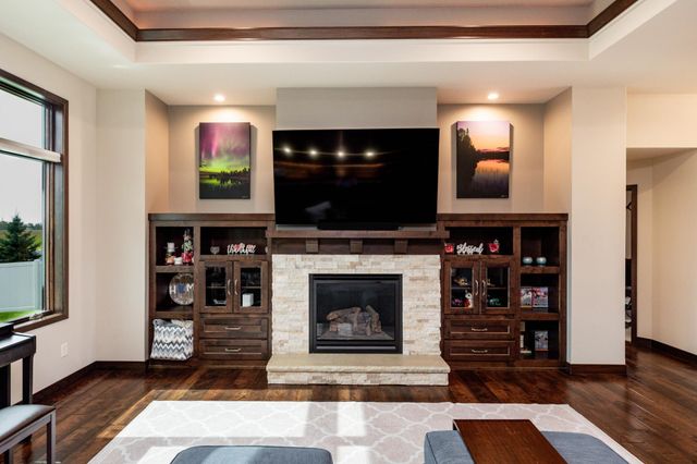 319 50th Place W, West Fargo, ND 58078