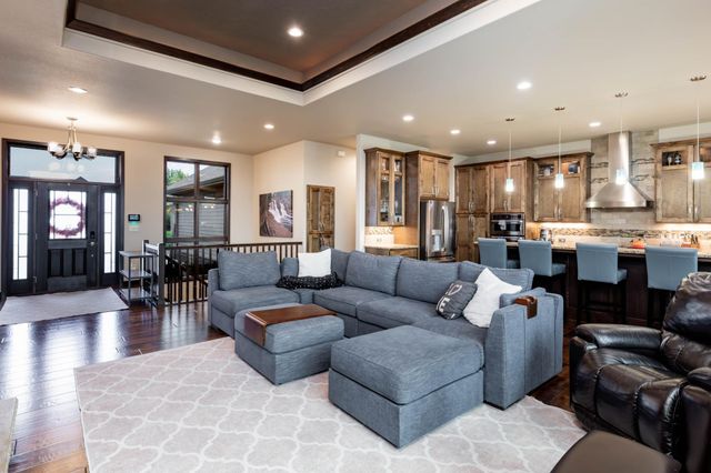 319 50th Place W, West Fargo, ND 58078