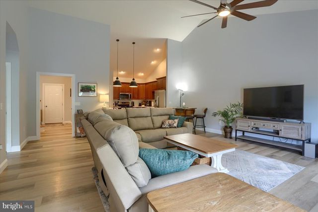 121 ANNA LN, Elizabethtown, PA 17022