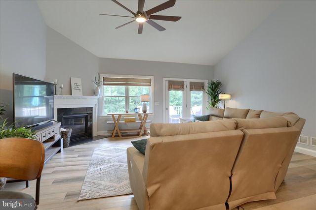 121 ANNA LN, Elizabethtown, PA 17022