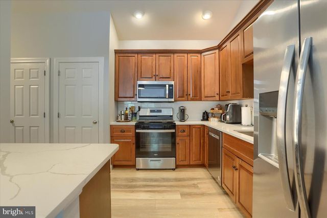 121 ANNA LN, Elizabethtown, PA 17022