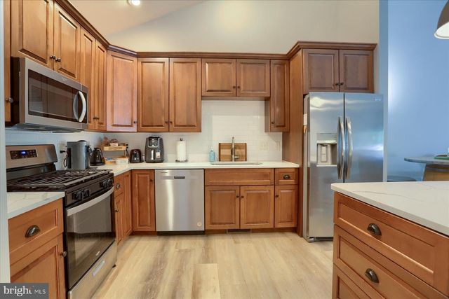 121 ANNA LN, Elizabethtown, PA 17022