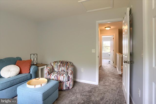 121 ANNA LN, Elizabethtown, PA 17022