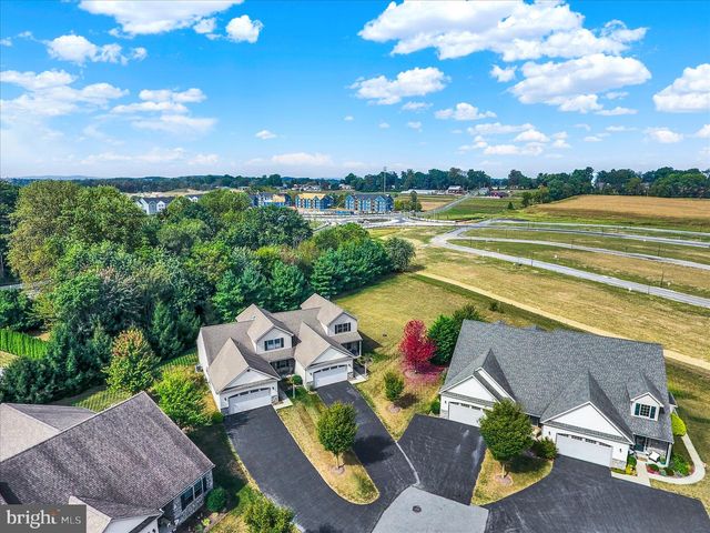 121 ANNA LN, Elizabethtown, PA 17022