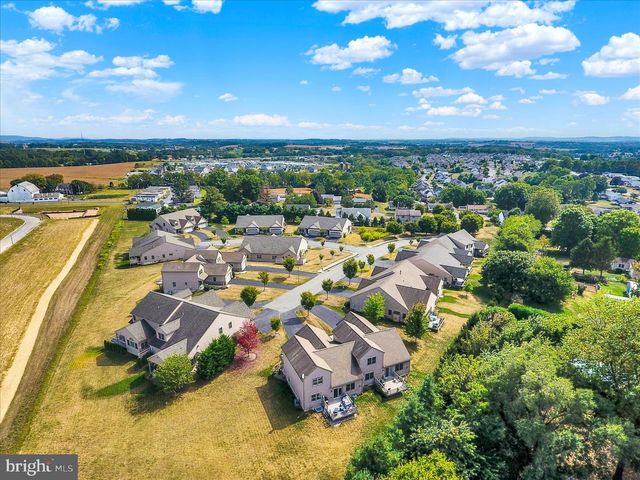 121 ANNA LN, Elizabethtown, PA 17022