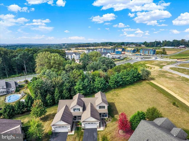 121 ANNA LN, Elizabethtown, PA 17022