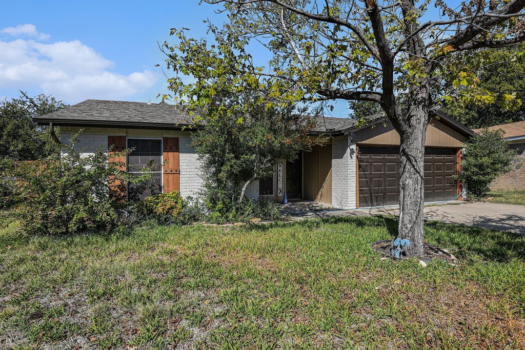 6245 Stardust Drive S, Watauga, TX 76148