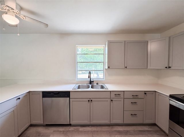 205 W Decatur Street, Chico, TX 76431