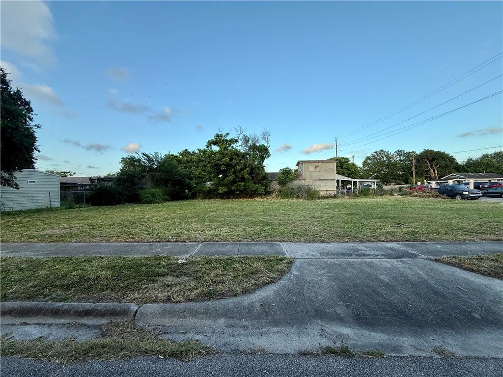2518 and 2520 Coleman Ave, Corpus Christi, TX 78405 — photo 3
