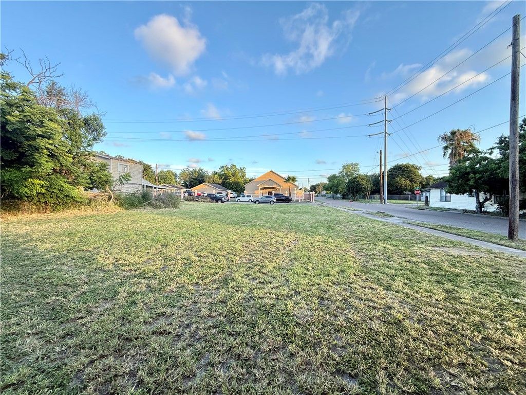 2518 and 2520 Coleman Ave, Corpus Christi, TX 78405 — photo 4