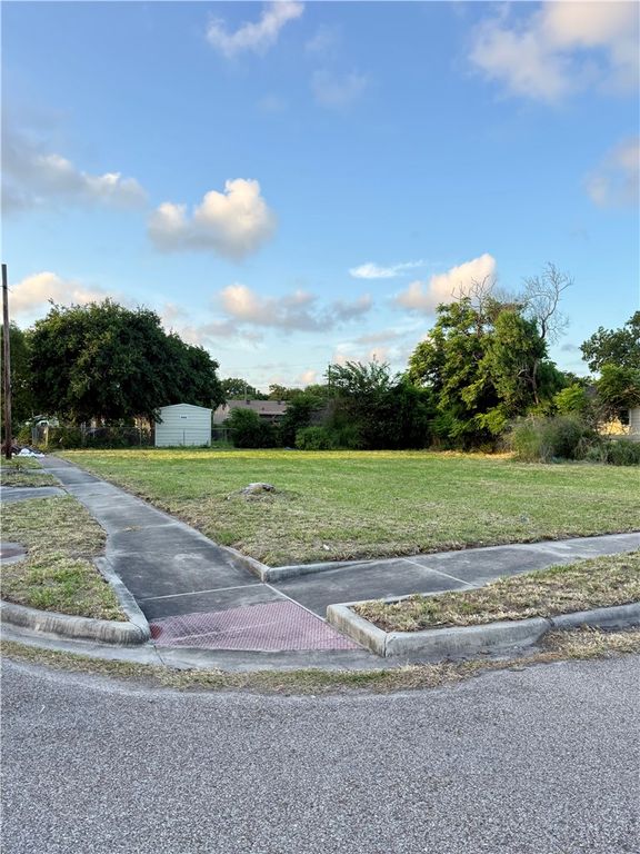 2518 and 2520 Coleman Ave, Corpus Christi, TX 78405 — photo 5