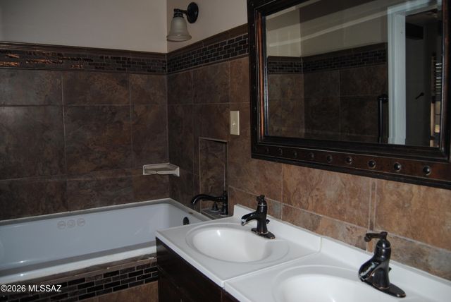 859 W Kelso Street, Tucson, AZ 85705