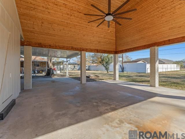 11332 Peggy St, St Amant, LA 70774