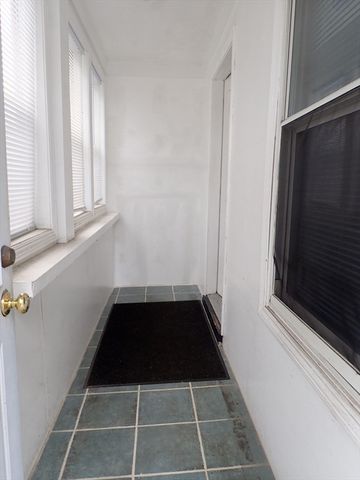 10 Almont Ave, Worcester, MA 01604