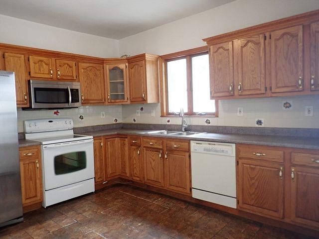 10 Almont Ave, Worcester, MA 01604