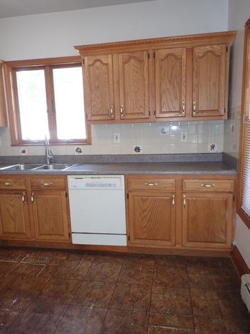 10 Almont Ave, Worcester, MA 01604