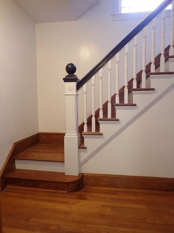10 Almont Ave, Worcester, MA 01604