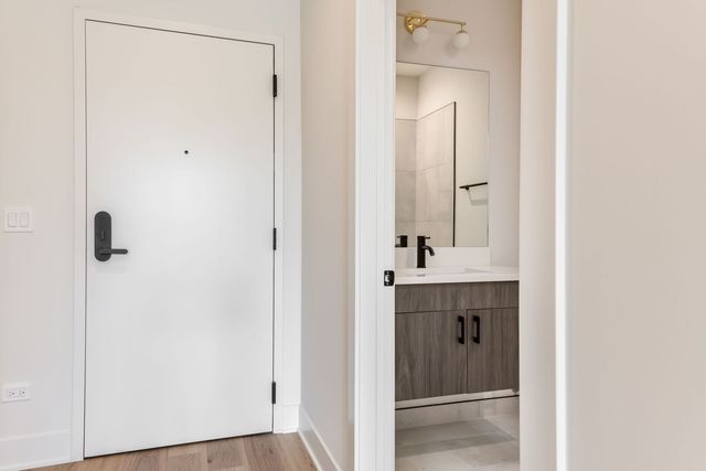 224 S Ashland Avenue 212, Chicago, IL 60607